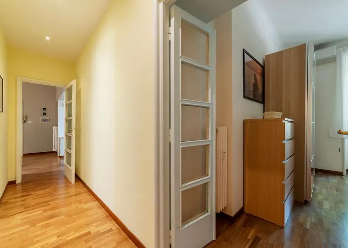 Guesthost - Rione Prati Comfy Apartamento *